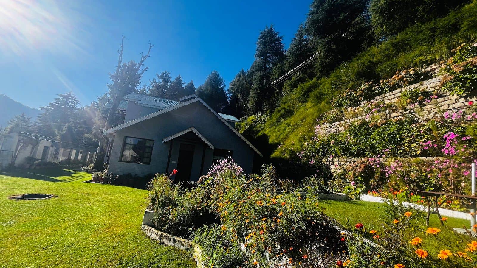 Maintained Kuti w/ Helpful Staff & Food, HP - Kholi Kuffar, HP photo 5