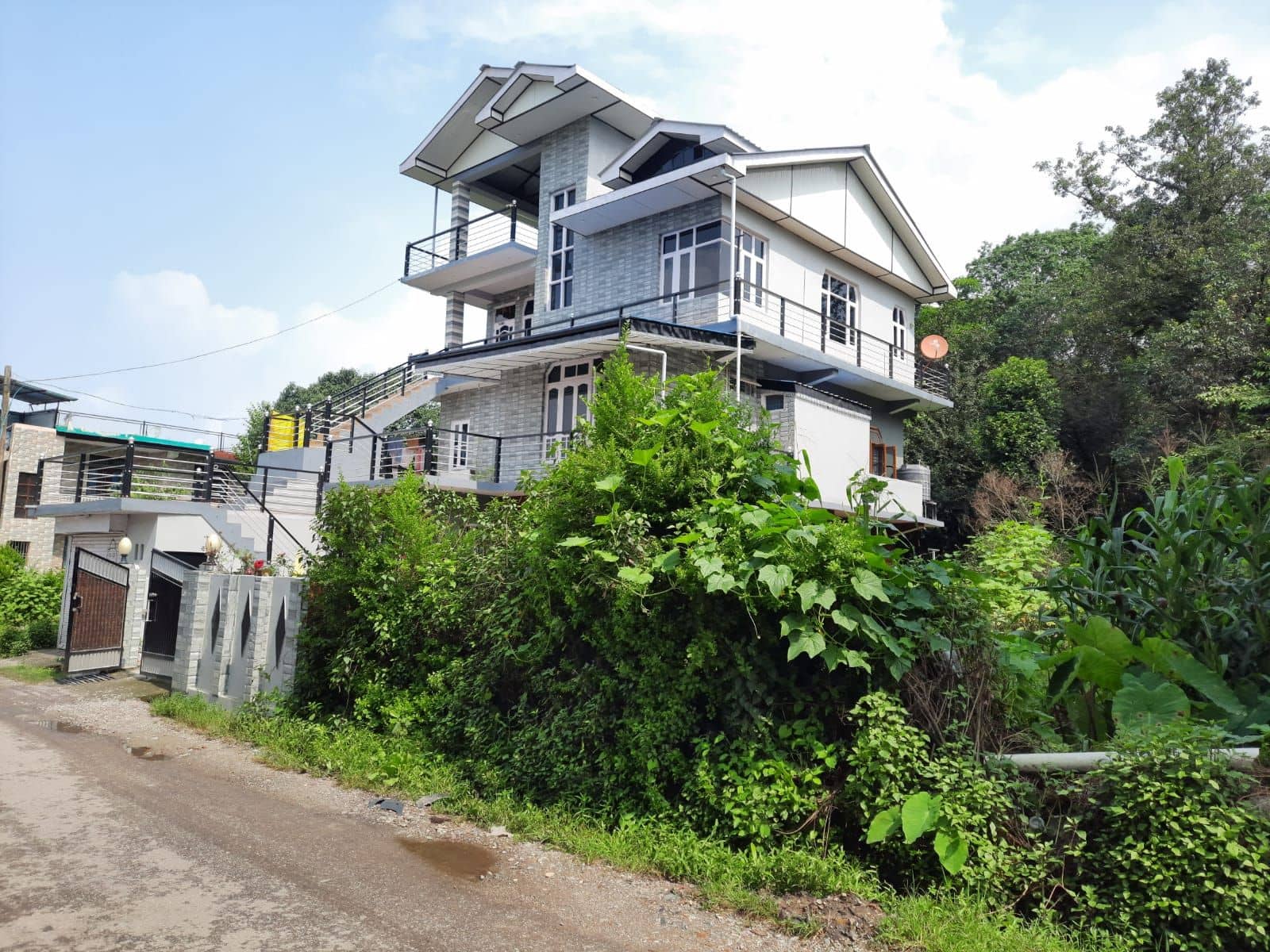 Dog-Friendly Homestay w/ Home Meals, HP - Joginder Nagar, HP