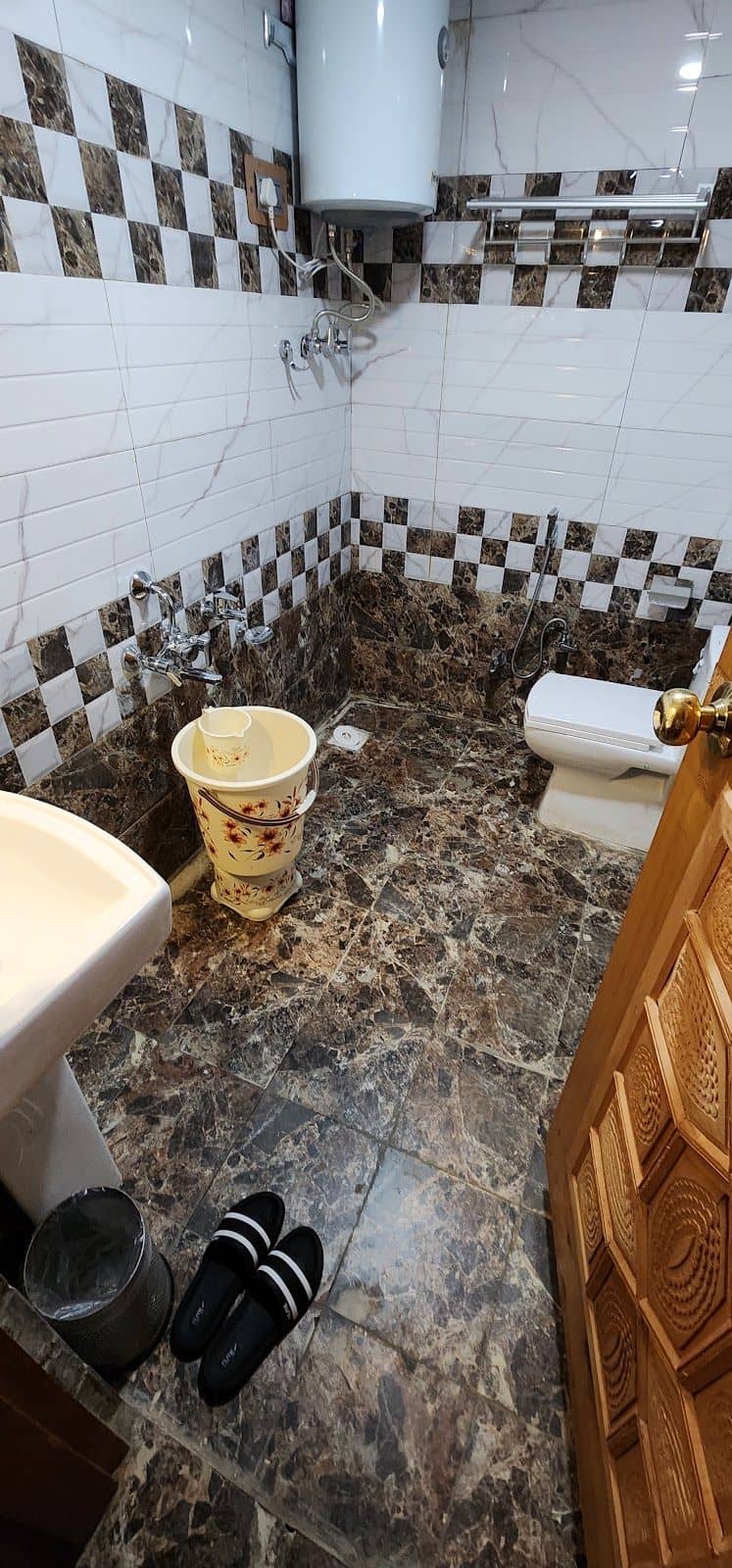 Spacious Stay w/ Glacier Views, Jammu & Kashmir - Sonamarg, Jammu & Kashmir photo 4