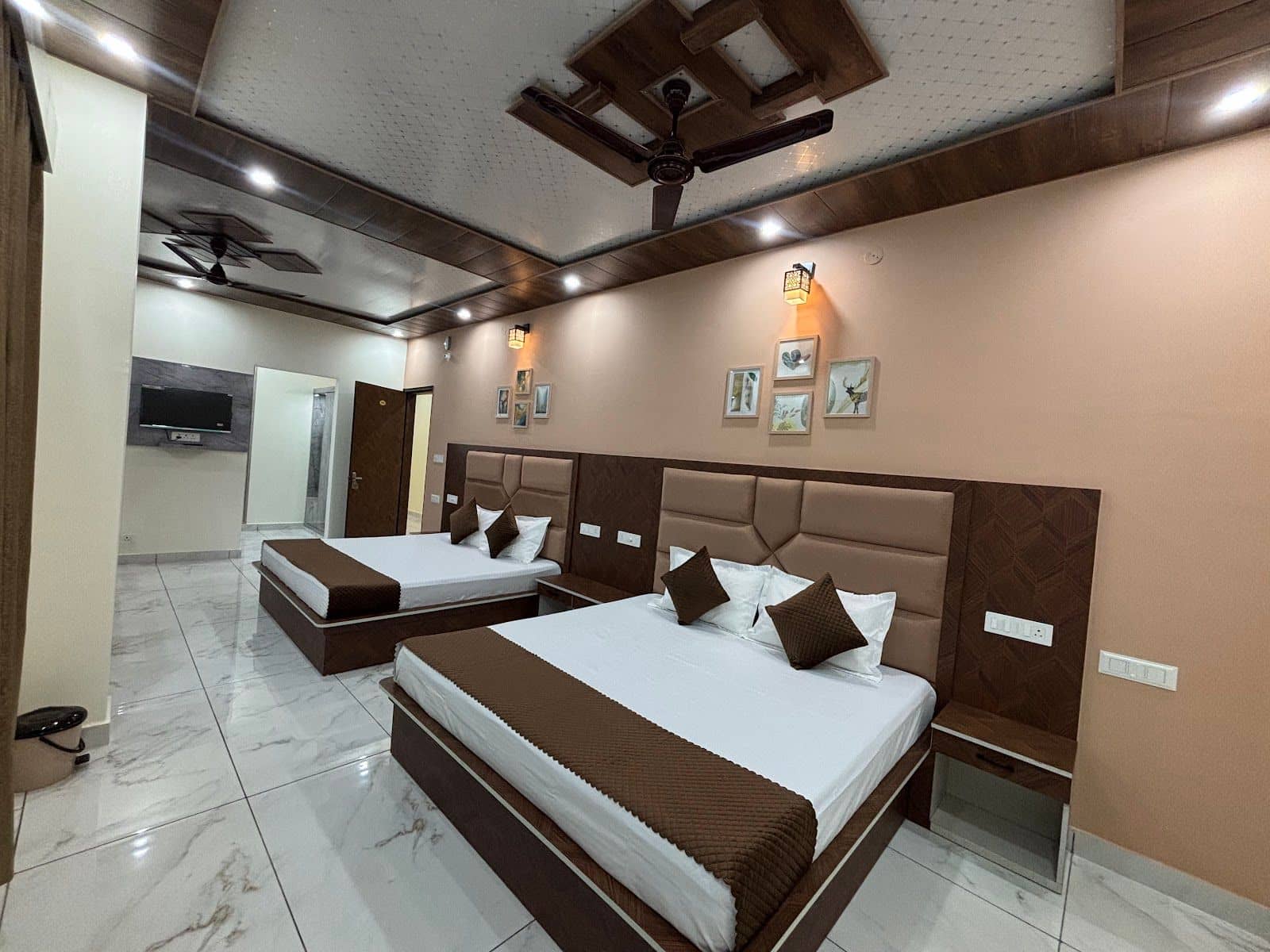 Homestay w/ Home Meals & Smart TV, HP - Darlaghat, HP photo 5