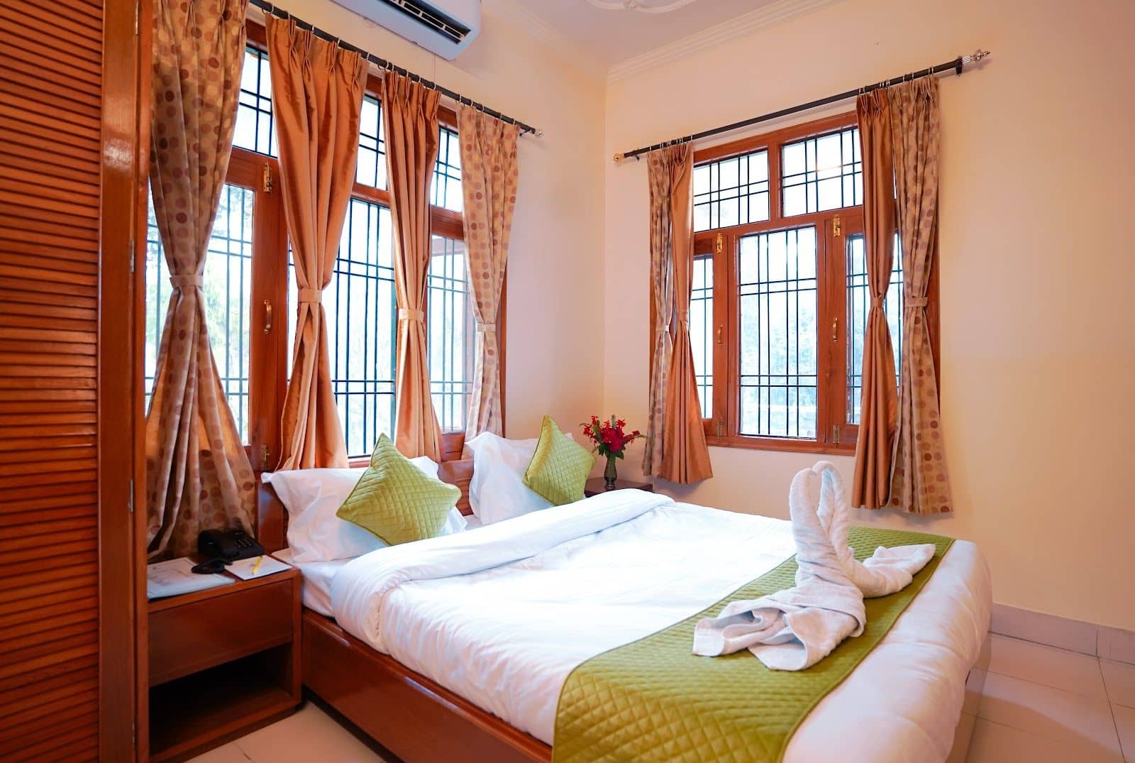 Spacious Resort w/ Valley Views & Games, UK - Bhimtal, UK photo 3