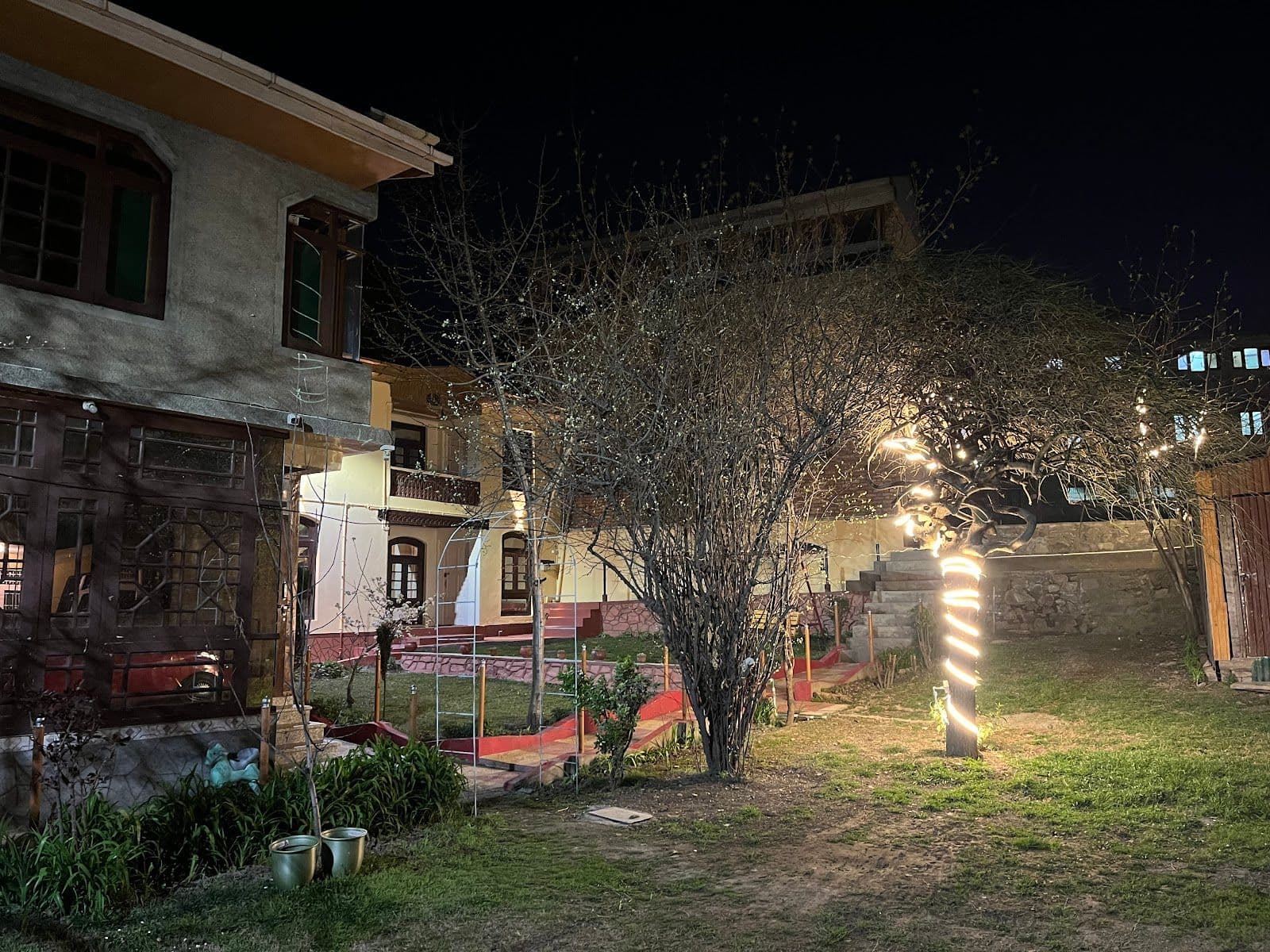 Clean Cottage w/ Home Meals & Shikaras, Kashmir in Srinagar, Kashmir 1