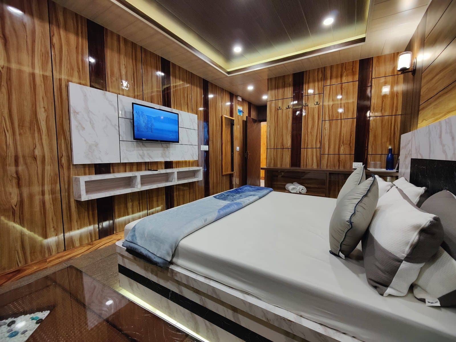 Mountain Homestay w/ Bonfires & Home Meals, HP - Kumarsain, HP photo 5