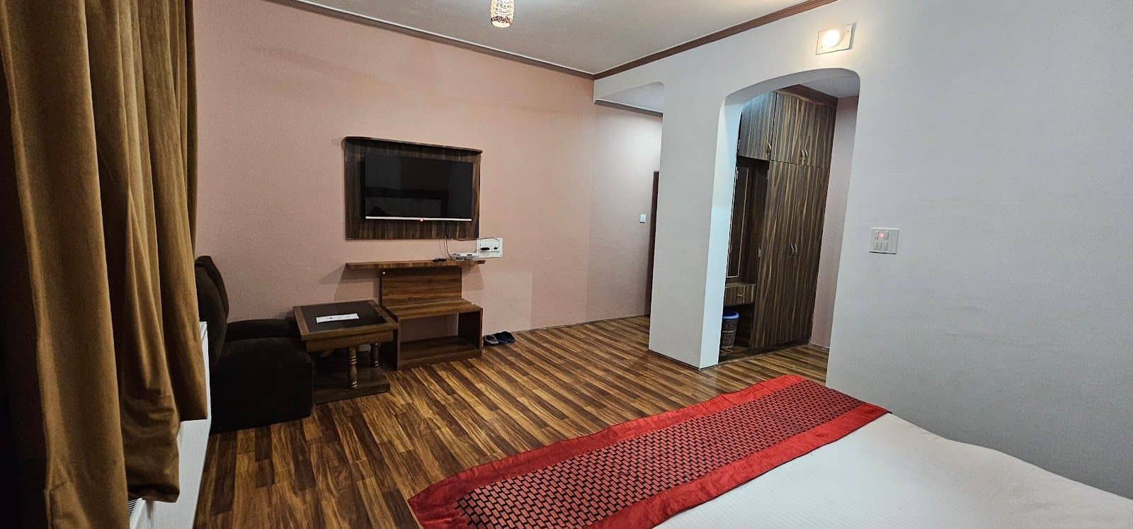 Homestay w/ Central Heating & Home Meals, J&K - Srinagar, J&K photo 5