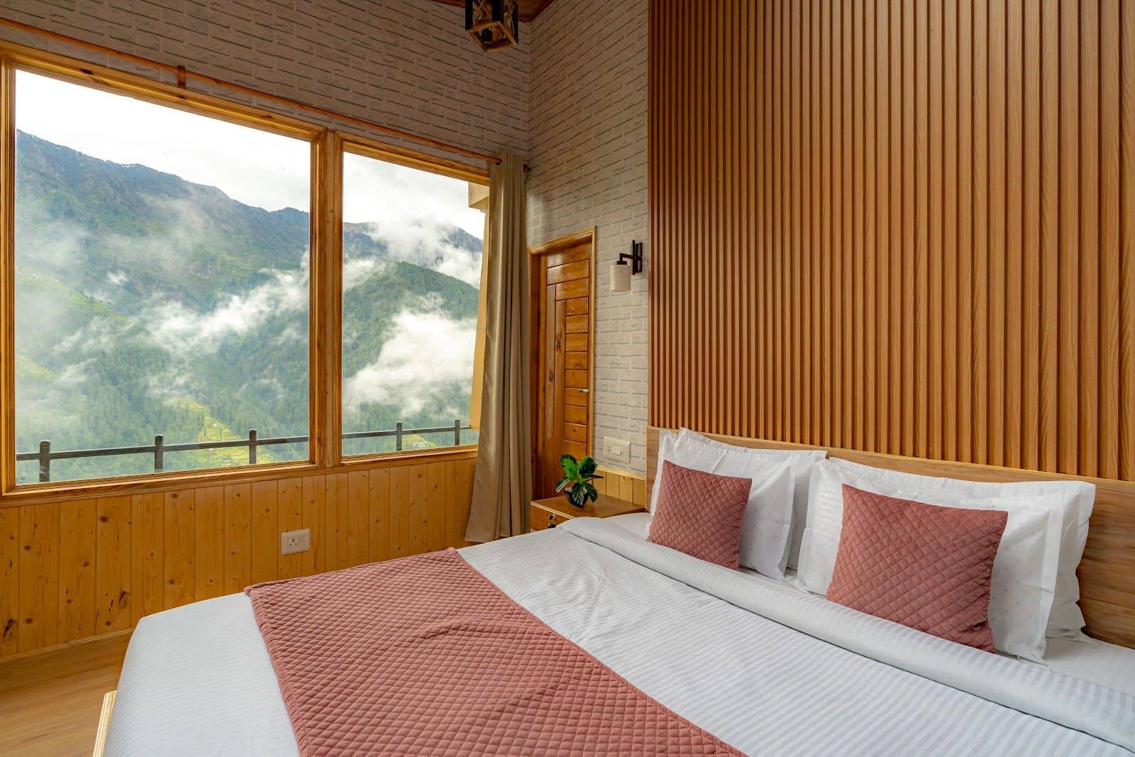 3BR Homestay w/ Mountain Views & Pet Dog, HP - Jibhi, HP photo 3