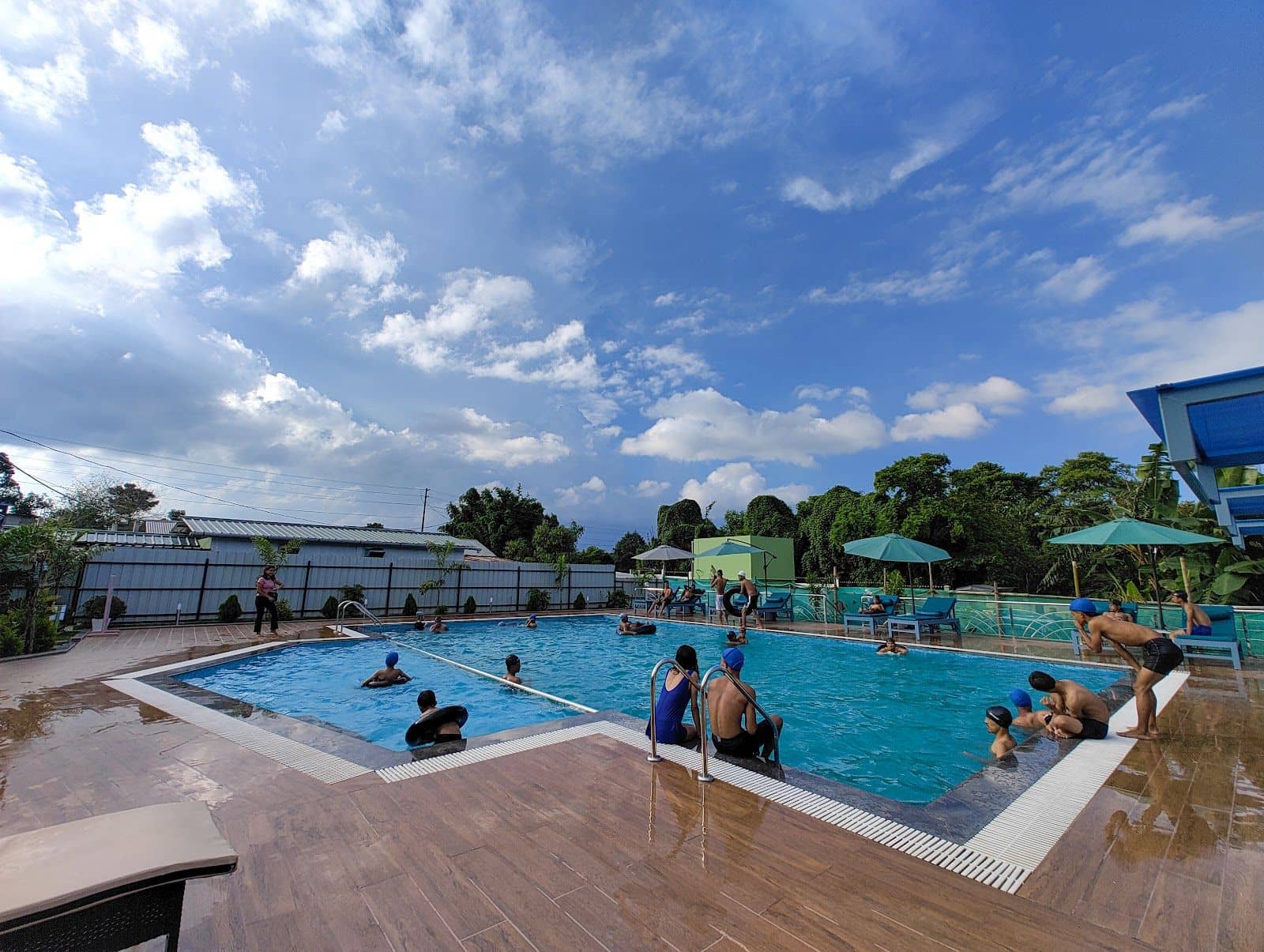 Hillside Retreat: Modern Pool, Gourmet Dining - Tynring photo 4