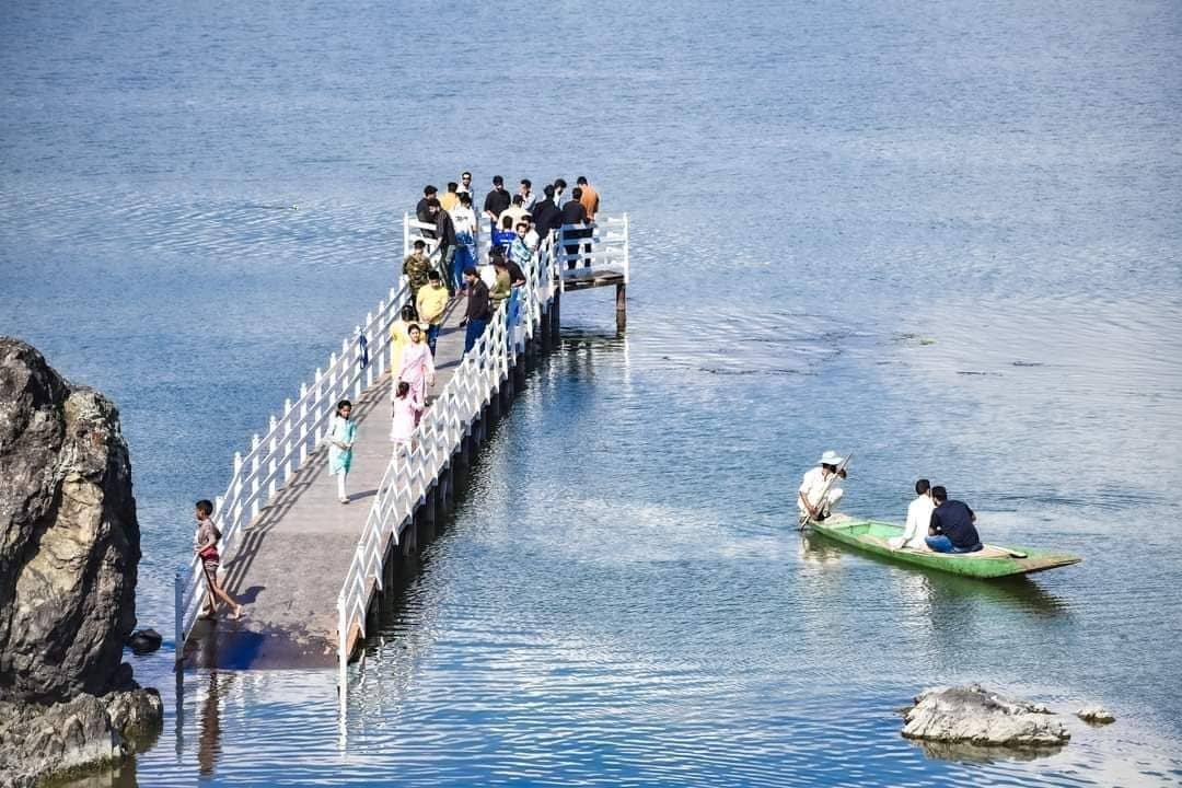 Hilltop Homestay w/ Wular Lake Views, Kashmir - Srinagar, Kashmir photo 5