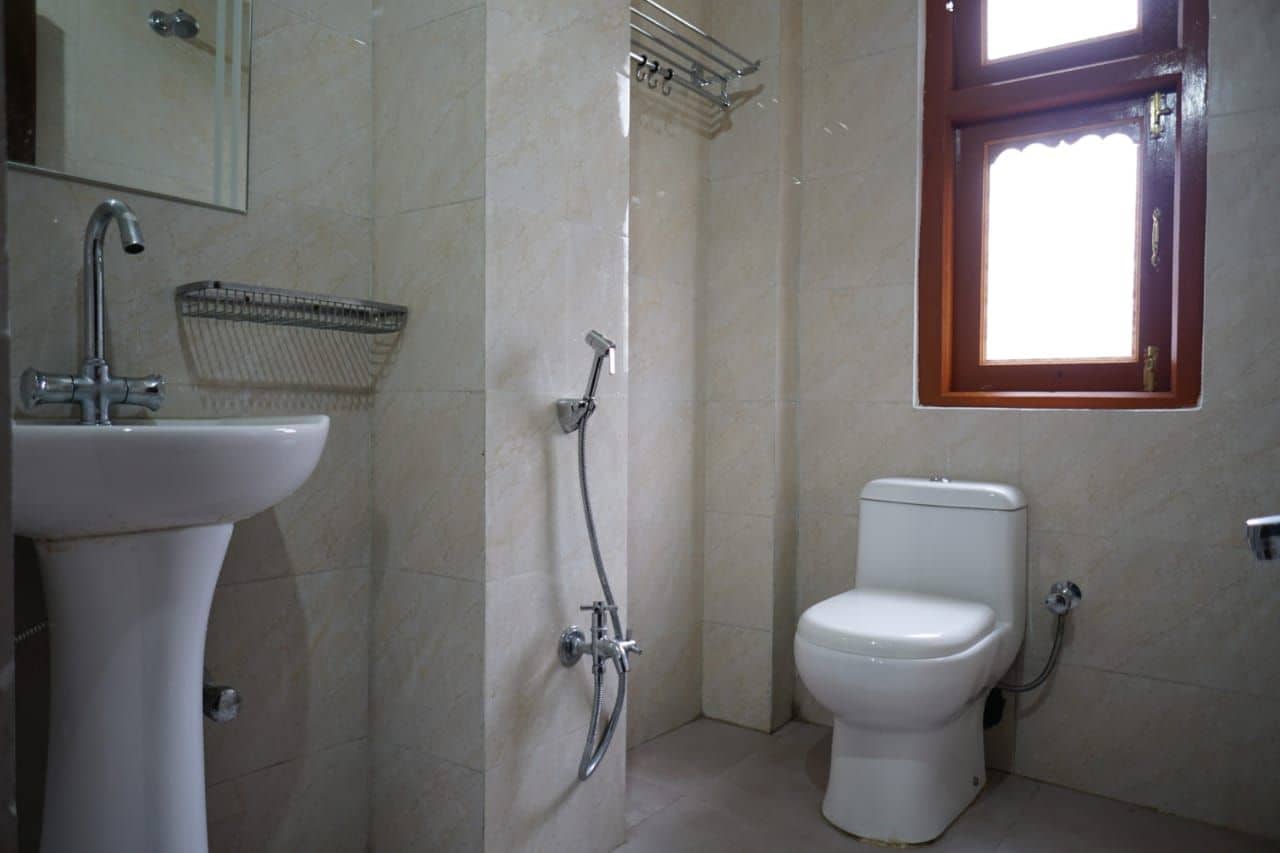 Town Centre Homestay, Warm Staff & Parking - Tawang, Arunachal photo 4