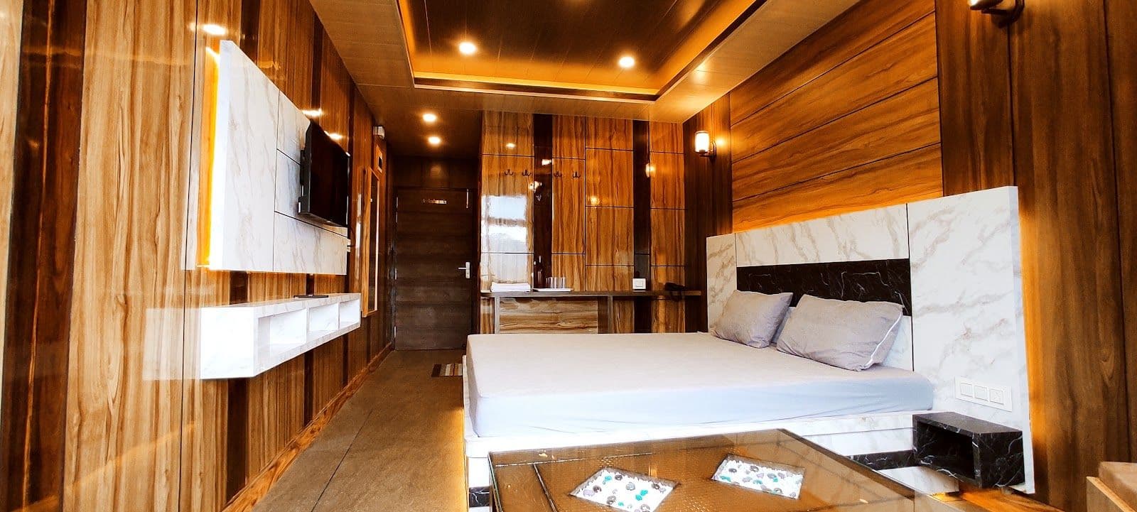 Mountain Homestay w/ Bonfires & Home Meals, HP in Kumarsain, HP 2