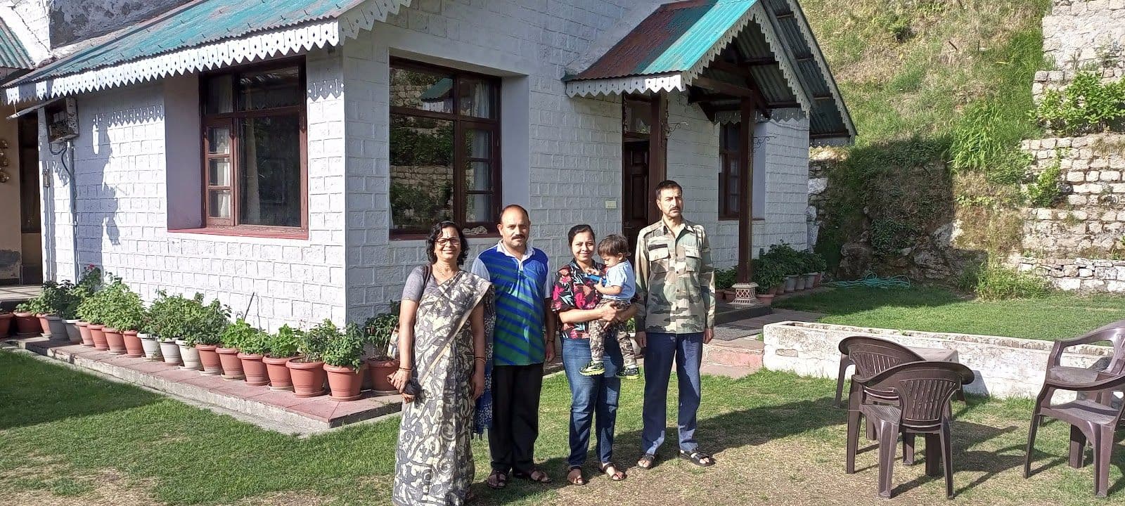 Maintained Kuti w/ Helpful Staff & Food, HP in Kholi Kuffar, HP 8