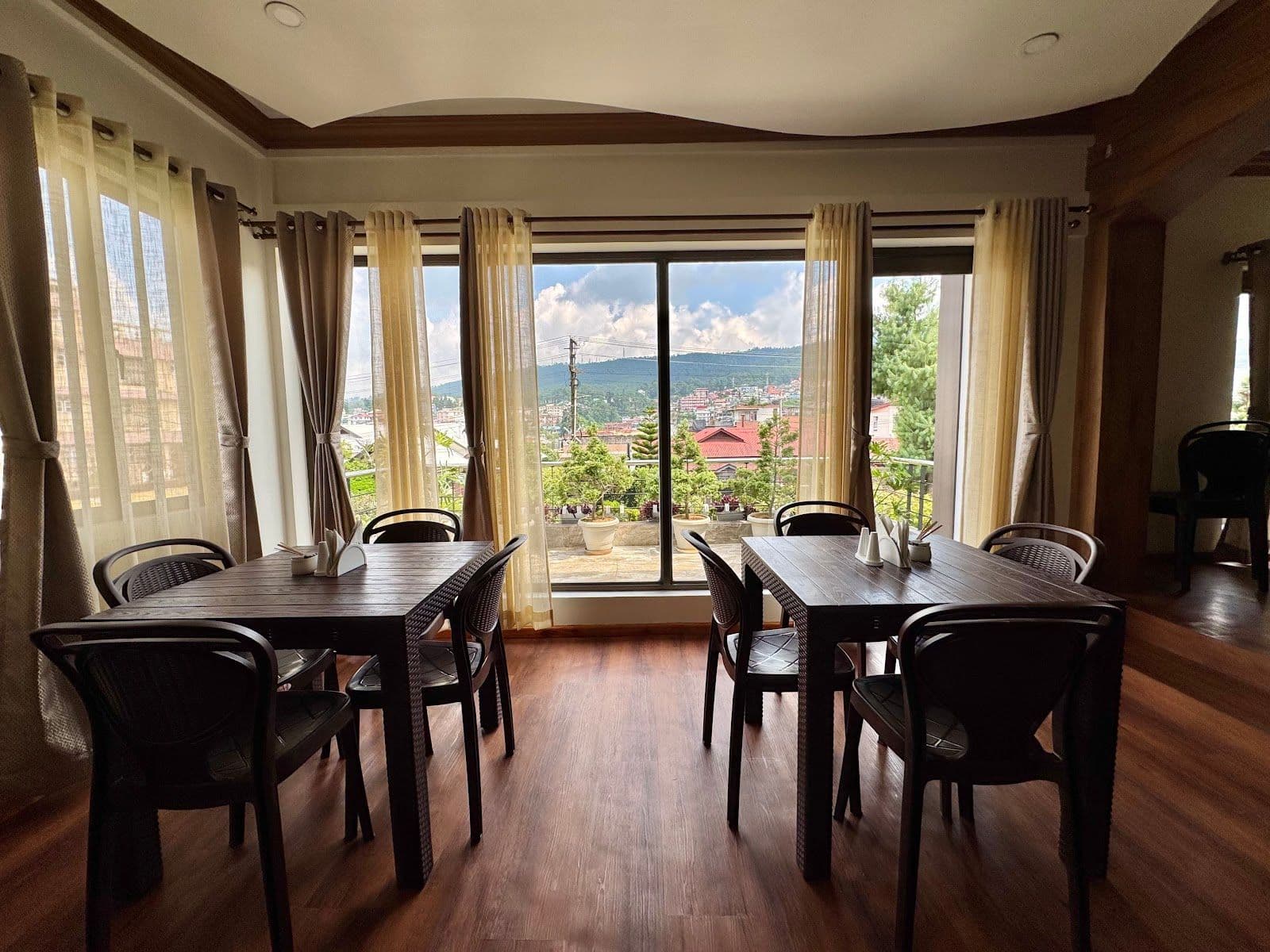 Meghalaya Stay: Spotless Rooms, Friendly Service in Shillong 8