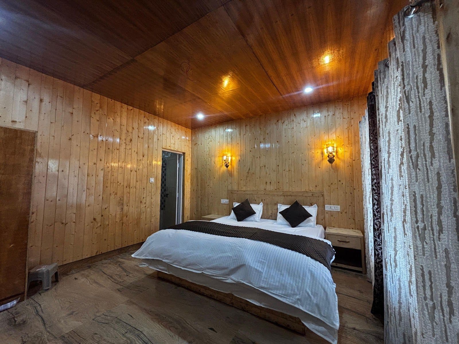 Apple Homestay w/ River Views, Uttarakhand in Harsil, Uttarakhand 2