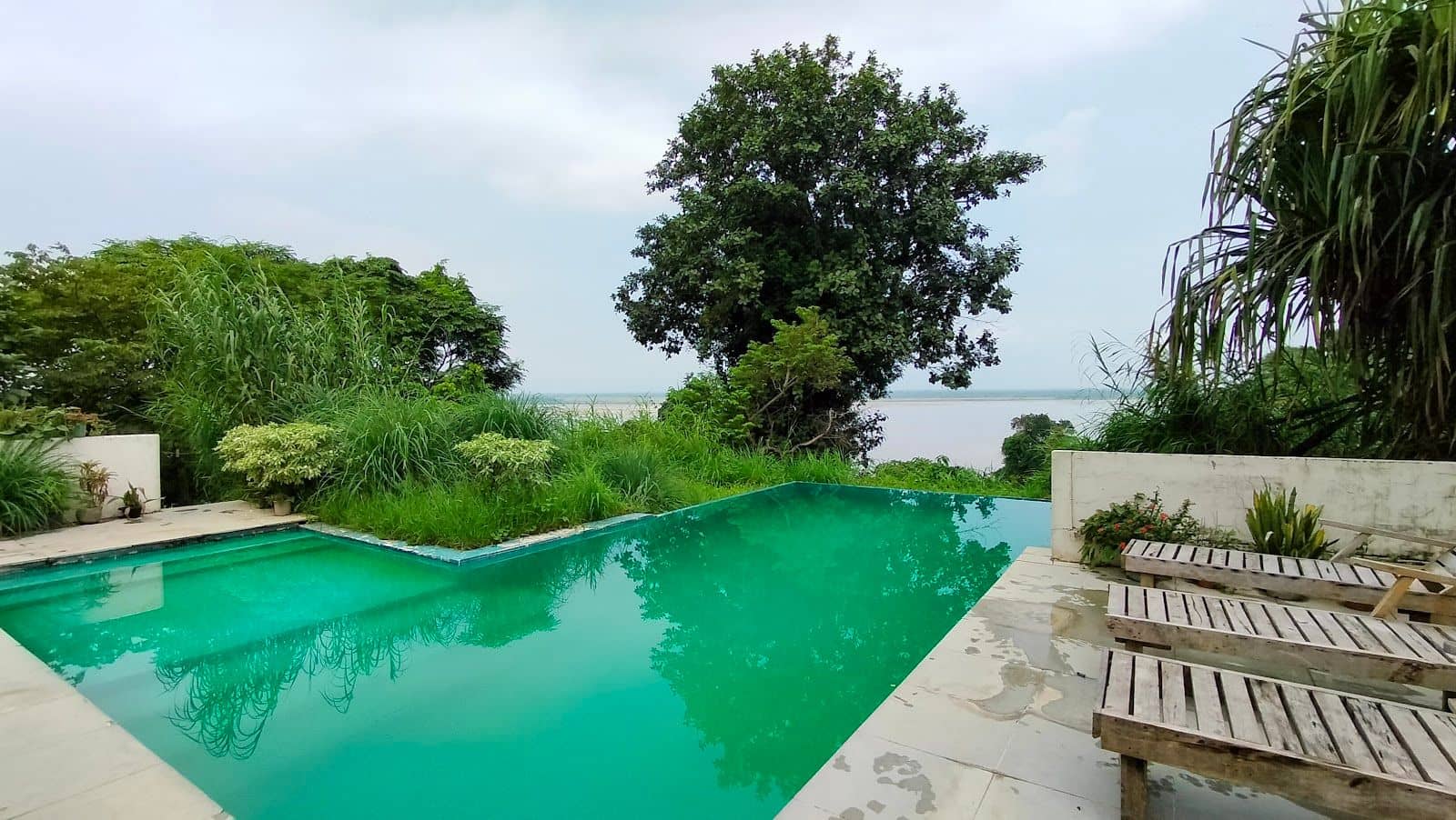 Brahmaputra Views 4BR Bungalow w/ Infinity Pool - Tezpur photo 4