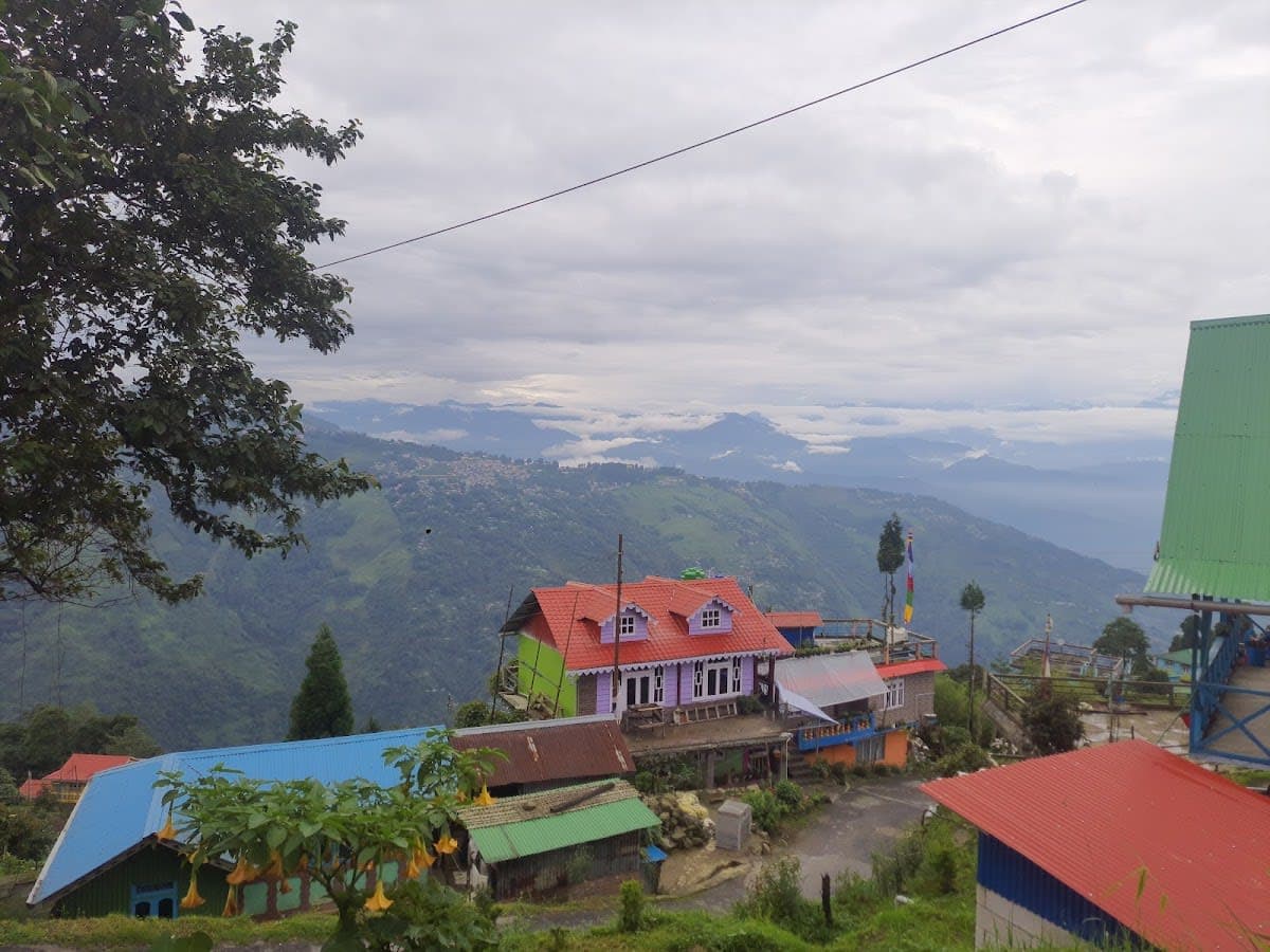 Charming Hillside Retreat w/ yum meals in Bengal 1