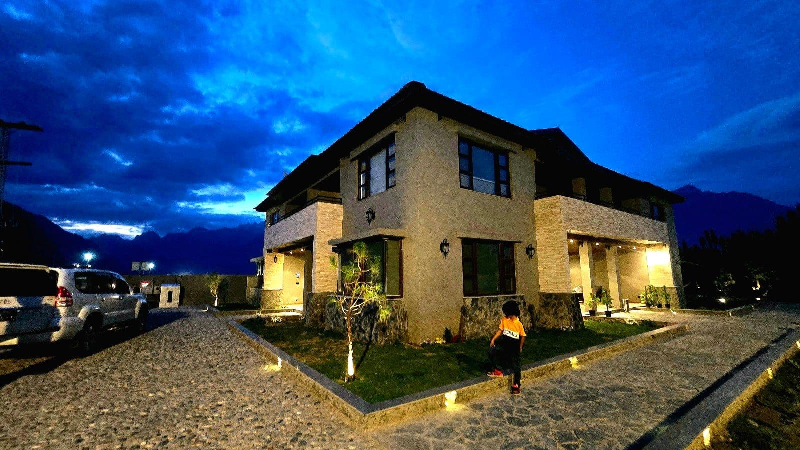 Airport Lodge w/ Home Meals & Lawns, GB in Skardu, GB 5