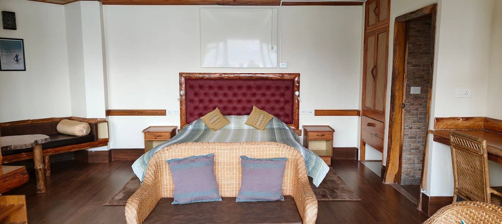 4BR Lakeside Suite Rooms w/ infinity pool - Umiam photo 3