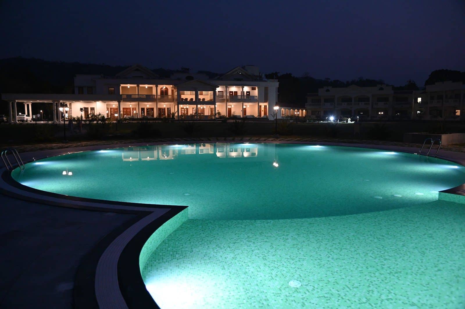 Assam Luxury Resort: Modern Comfort, Spacious - Kaziranga photo 3