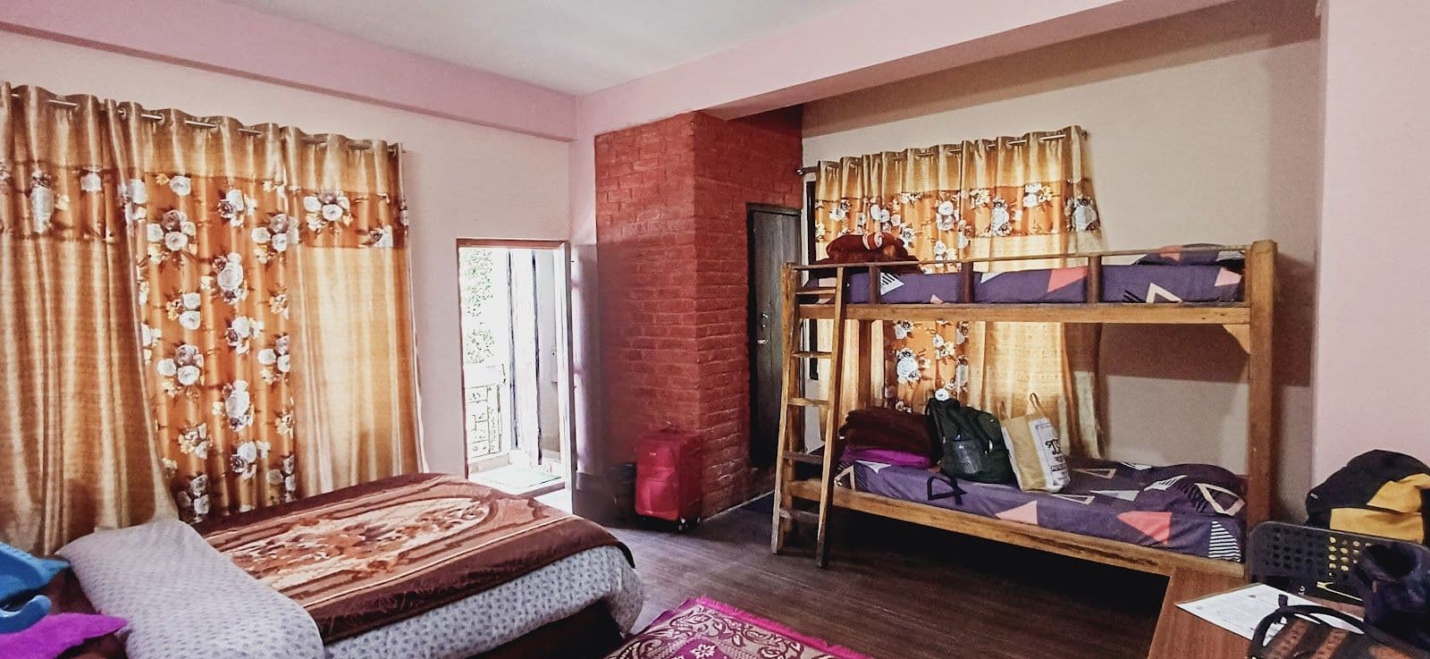 Tranquil Mountain Retreat: Spacious Home Stay in Sonada 2