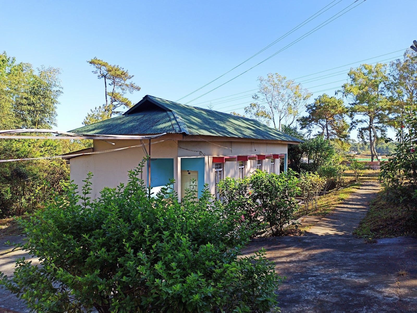 Lakeside Highway Retreat with Mesmerizing Views in Thadlaskein (Near Jowai) 1