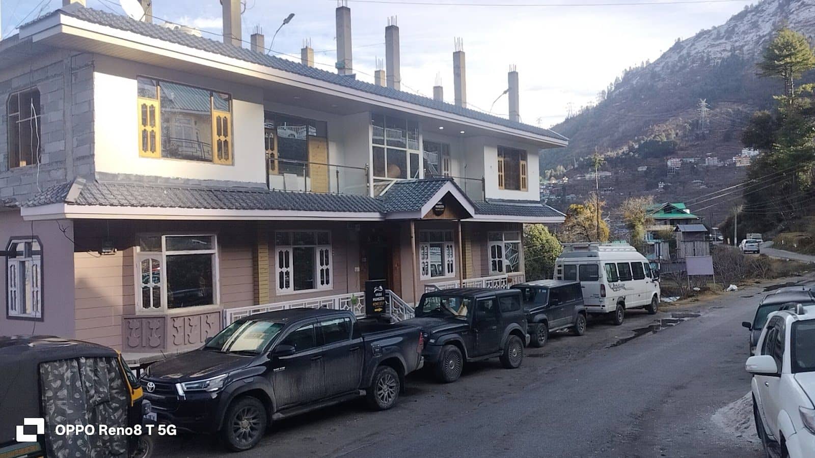 Homestay w/ Home Meals & Mountain Views, HP - Sarahan, HP