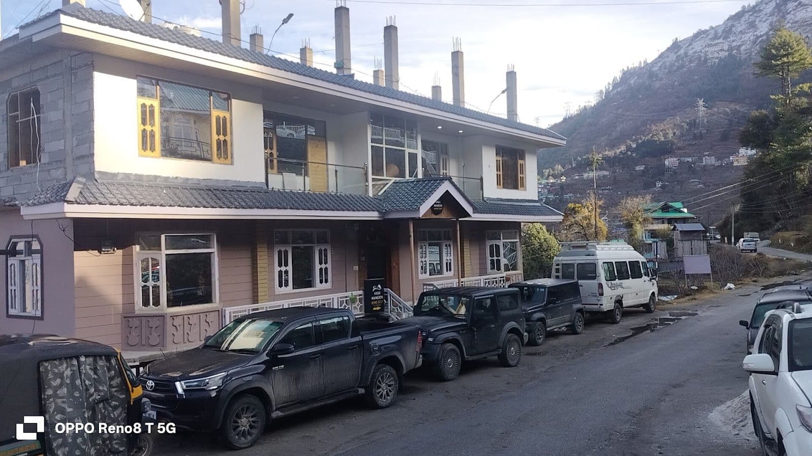 Homestay w/ Home Meals & Mountain Views, HP in Sarahan, HP 1