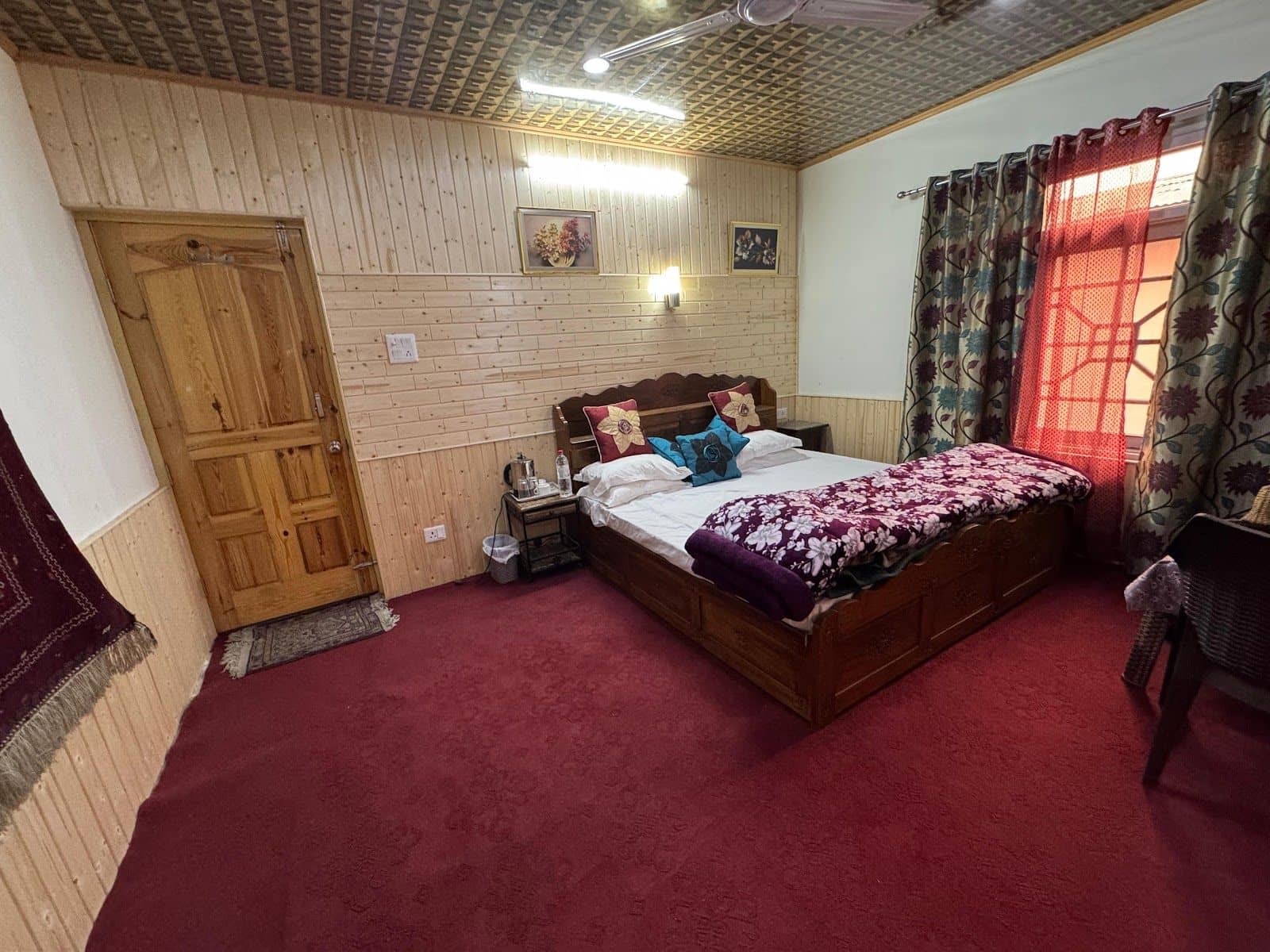 Upscale Homestay w/ Home Meals, Jammu Kashmir - Srinagar, Jammu Kashmir photo 3