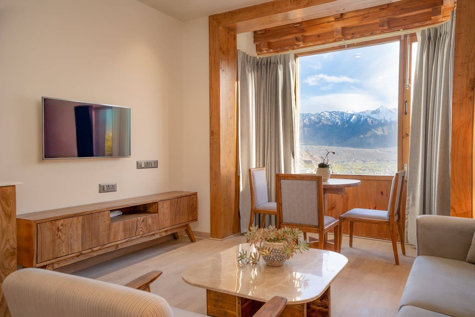 Modern Villa w/ High-End Rooms, Ladakh - Leh, Ladakh photo 5