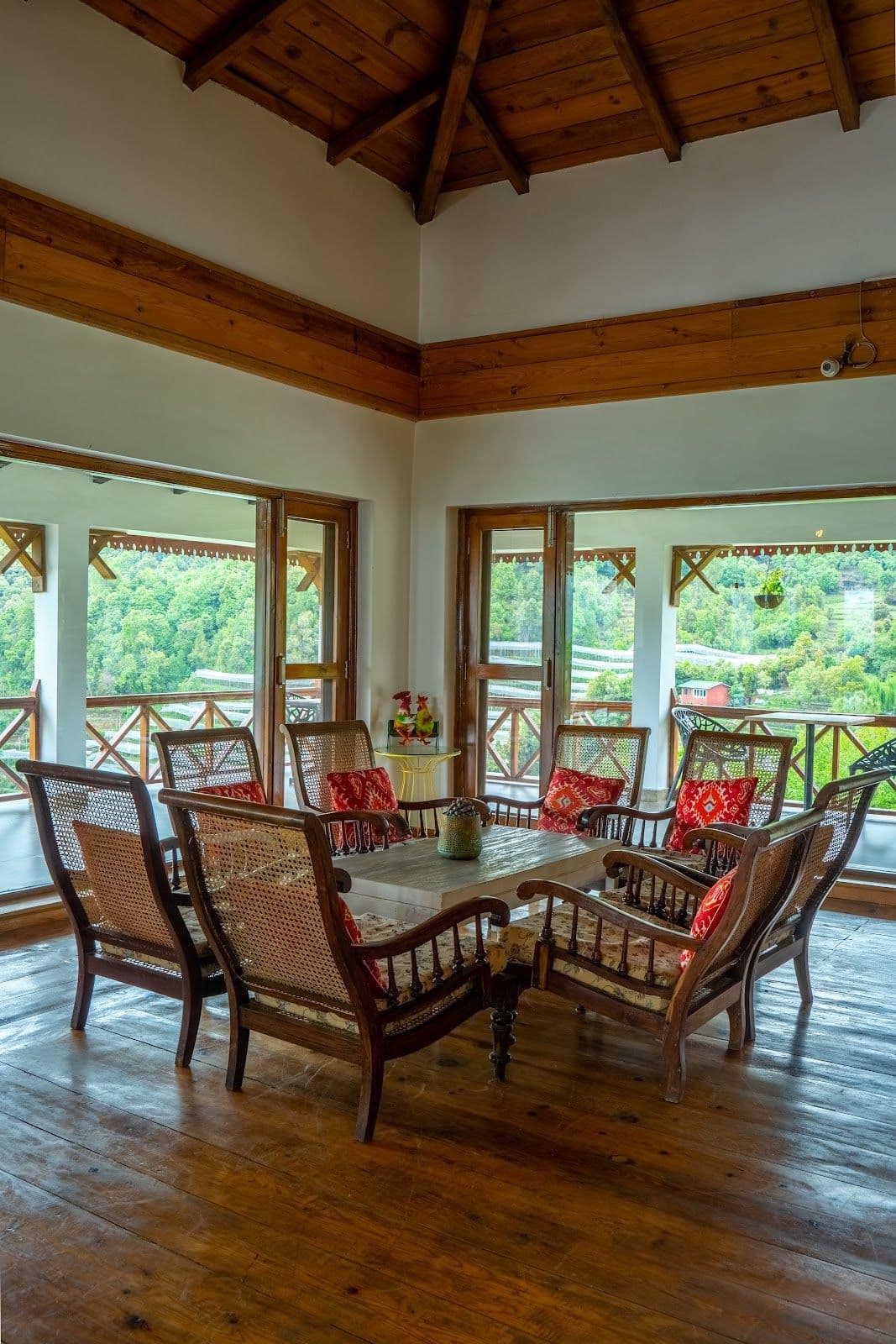 Cliff-Peak Homestay w/ Valley Views, Uttarakhand in Mukteshwar, Uttarakhand 8