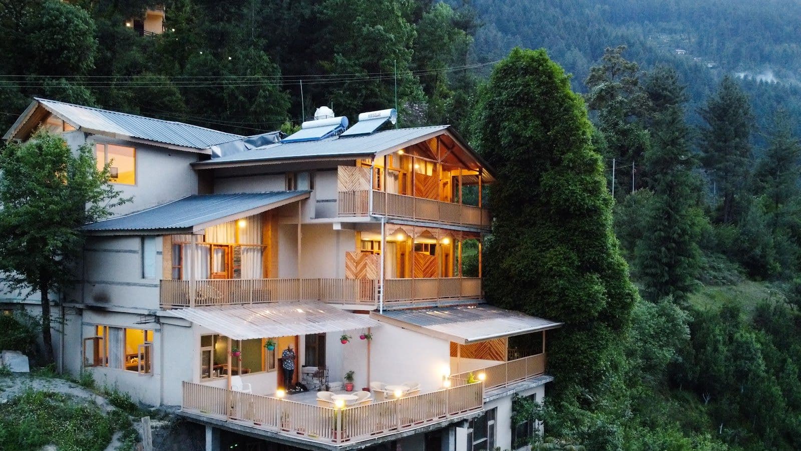 Hilltop Lodge w/ Mountain Views, HP in Jibhi, HP 1