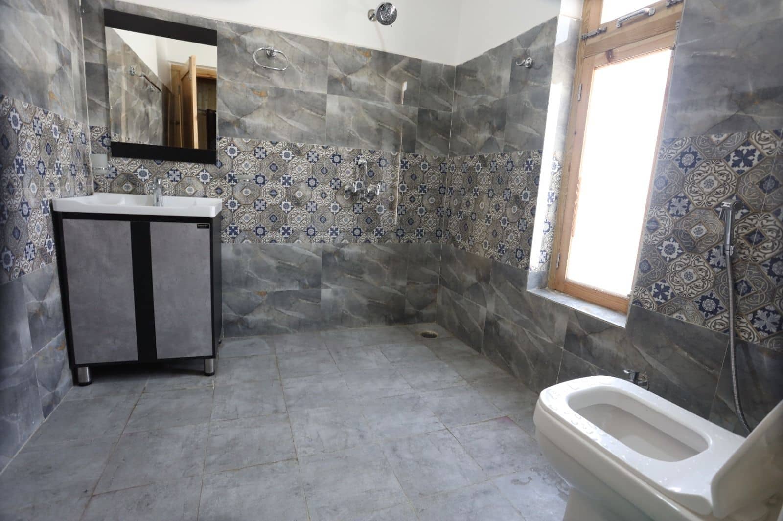 Remote Homestay w/ Solar Hot Water & TV, Ladakh - Hanle, Ladakh photo 4