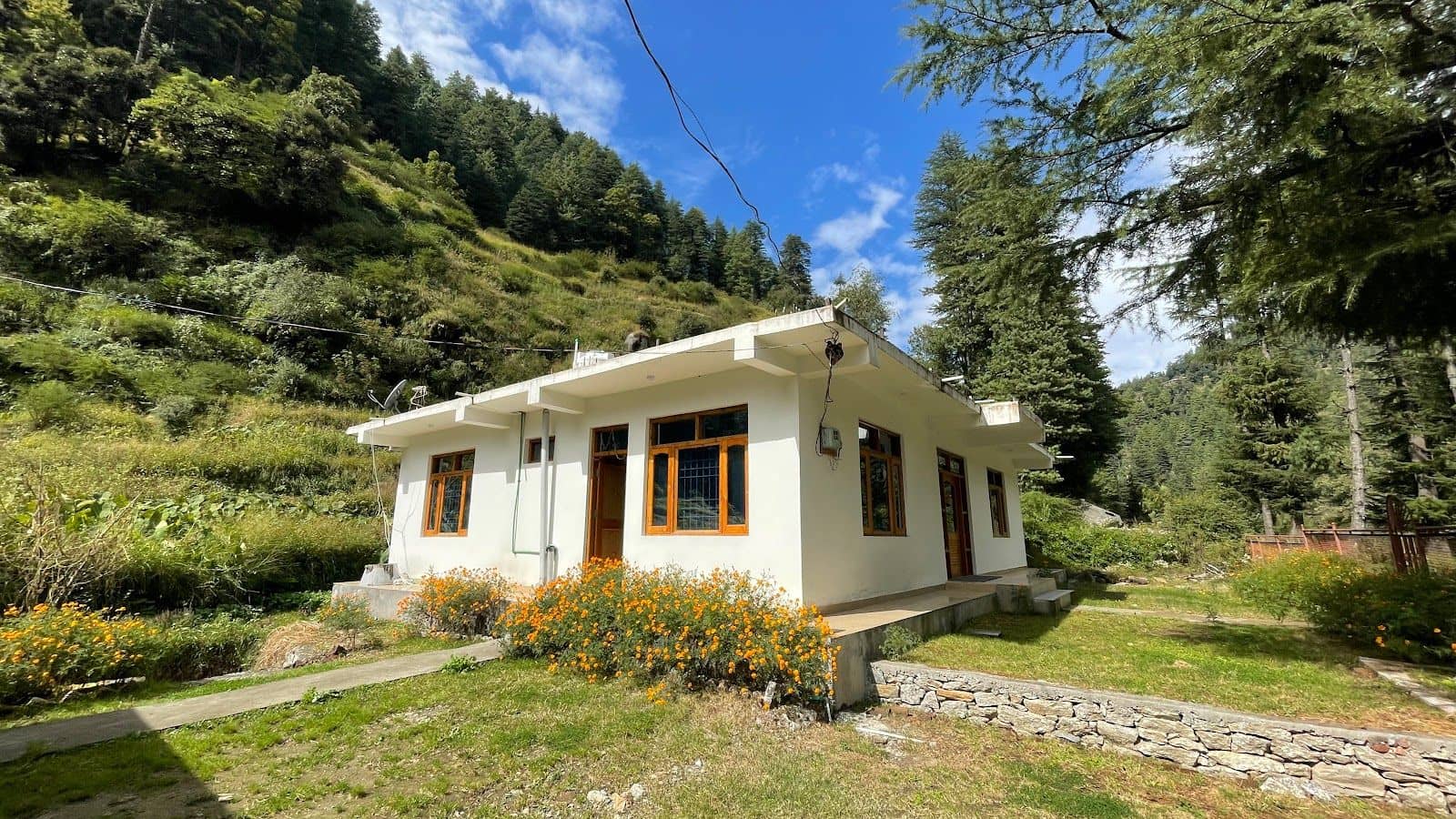 Riverfront Homestay w/ Home Meals, HP - Barot, HP