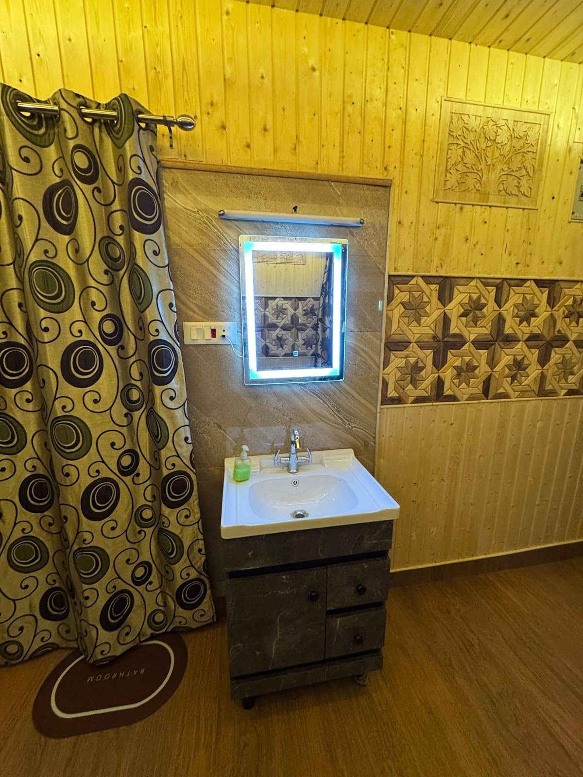 Upscale Homestay w/ Home Meals, Jammu Kashmir - Srinagar, Jammu Kashmir photo 4