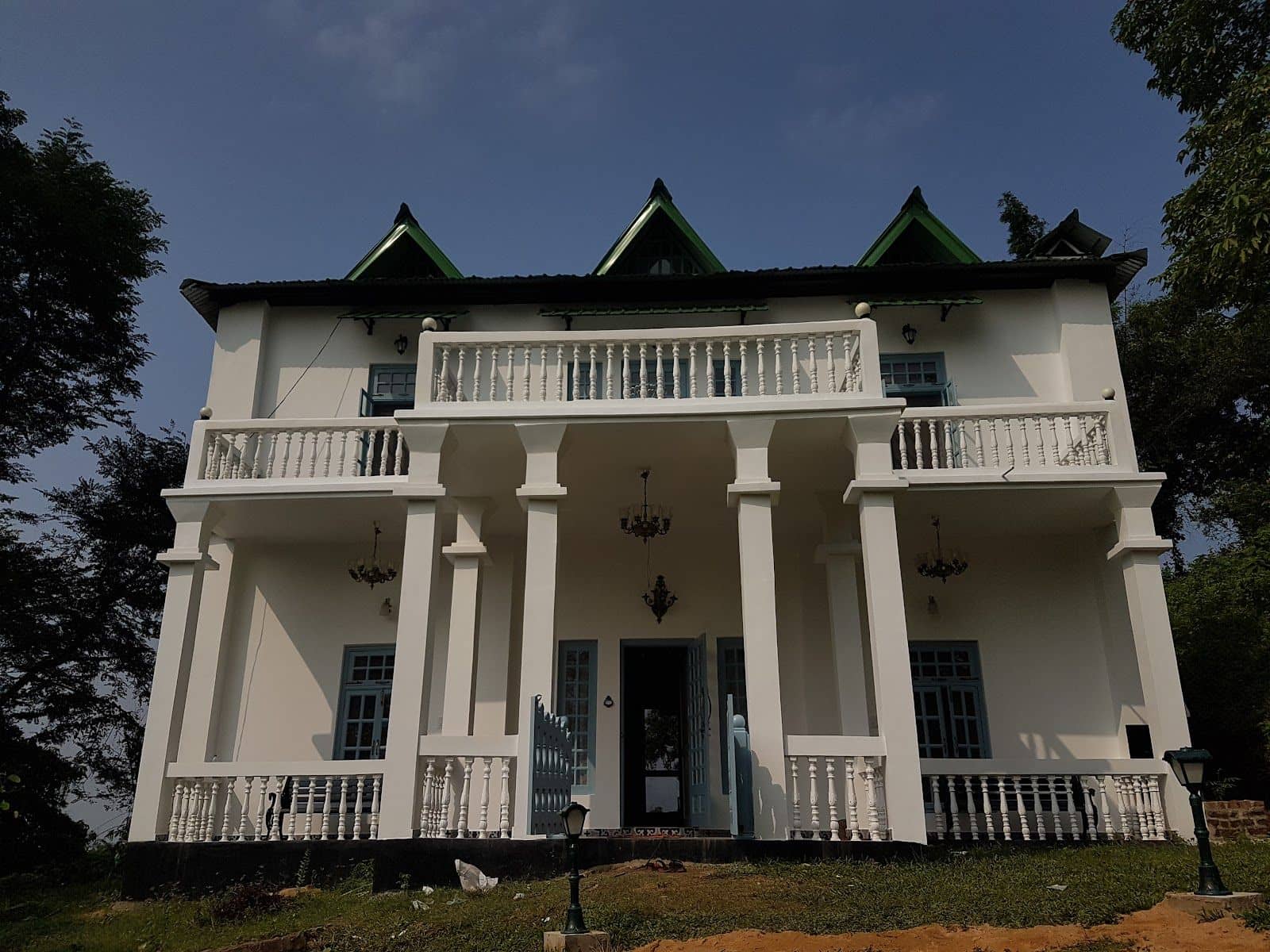 Brahmaputra Views 4BR Bungalow w/ Infinity Pool - Tezpur