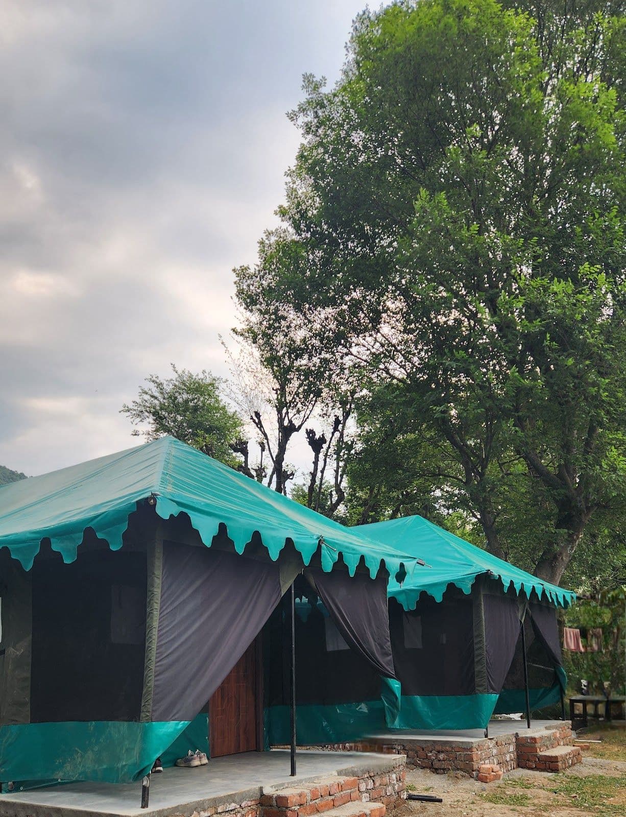 Mud Hut w/ Cafe Vibes & Bonfire, HP in Bir, HP 8