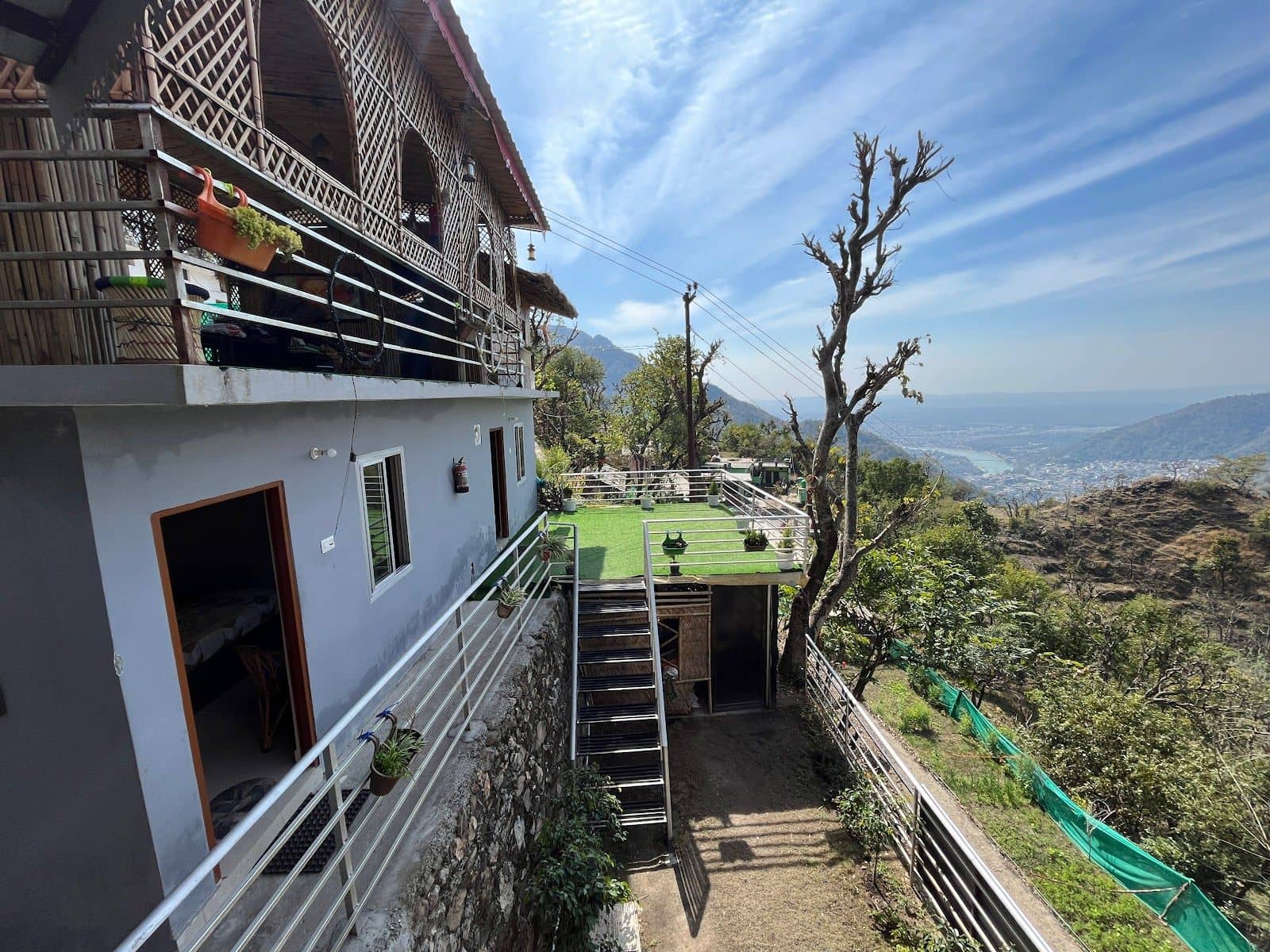 Mountain Homestay w/ Hill Views & Home Meals, UT - Rishikesh, Uttarakhand