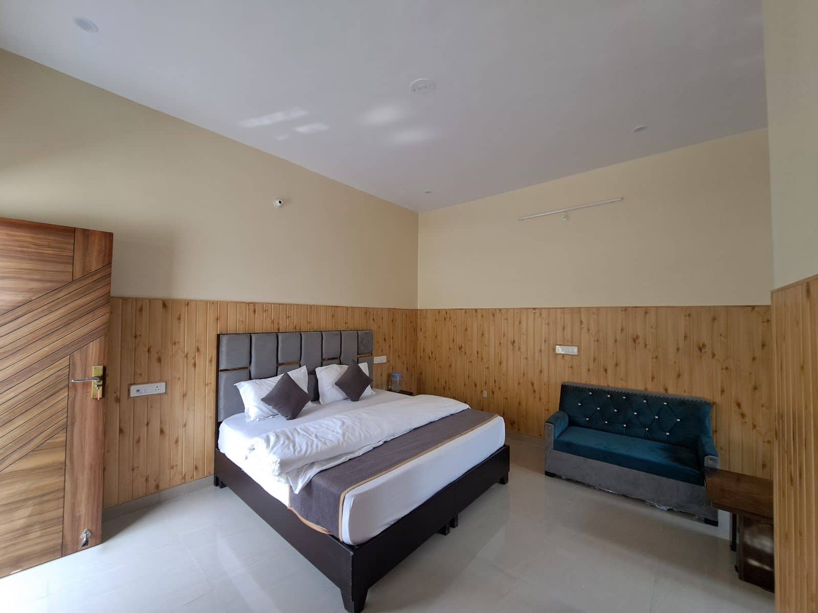 Homestay w/ Home Meals & Temple Access - Nada, Uttarakhand photo 3