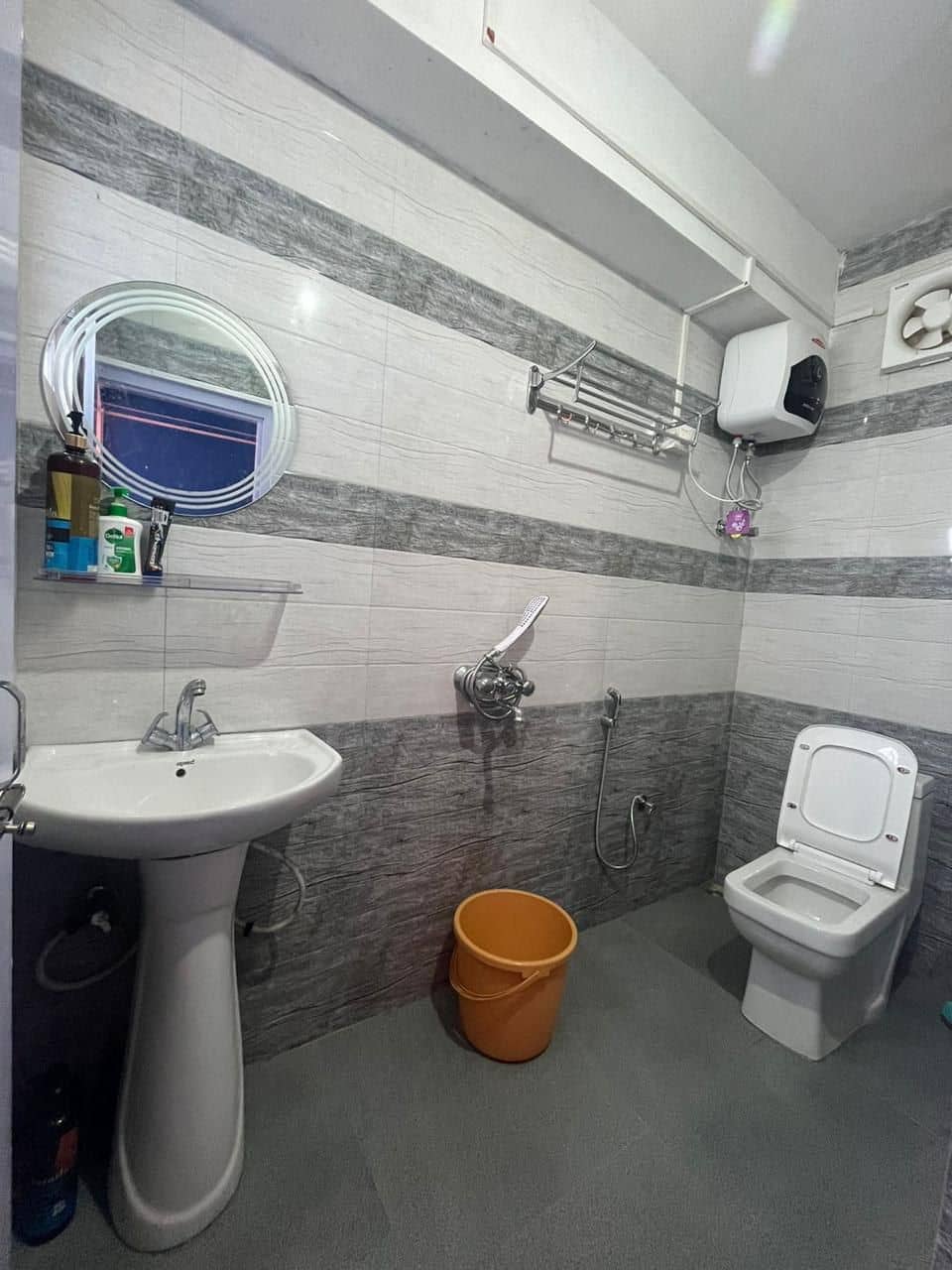 Perfect blend of Tea garden and Kanchenjunga - Mim Tea Garden photo 4