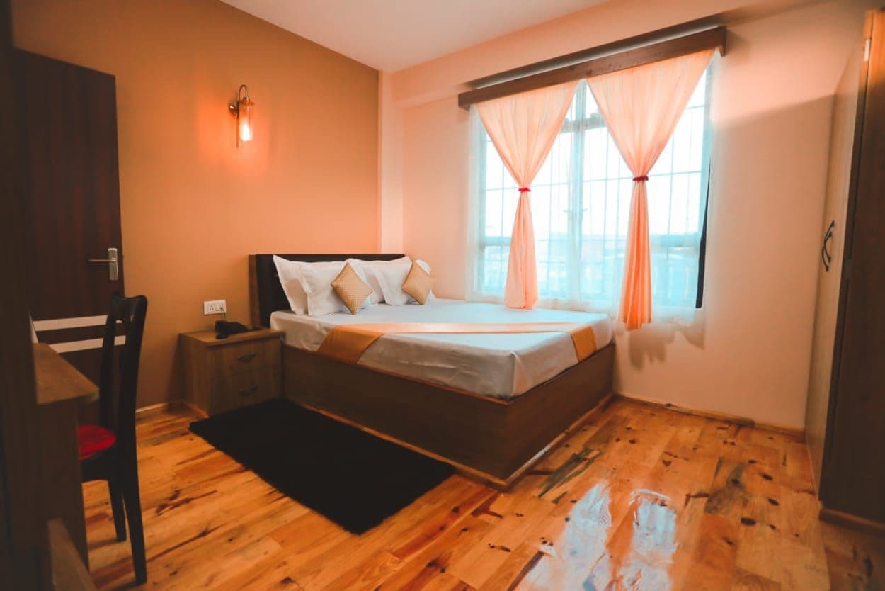 Spacious Hill-View Retreat with Rooftop view in Shillong 8