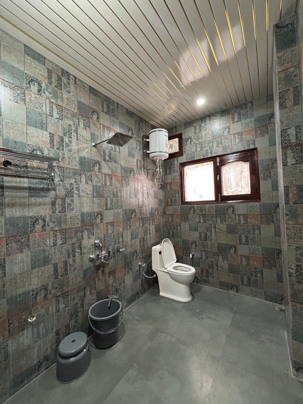 Homestay w/ Home Meals & Smart TV, HP in Darlaghat, HP 8