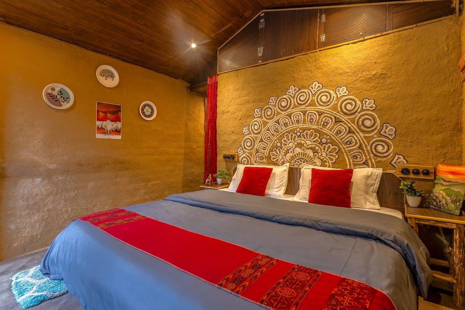 Mud Hut w/ Cafe Vibes & Bonfire, HP - Bir, HP photo 3