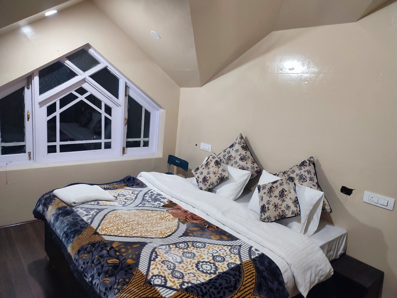 Family Villa w/ Home Meals & Hammam, Kashmir in Tangmarg, Kashmir 2