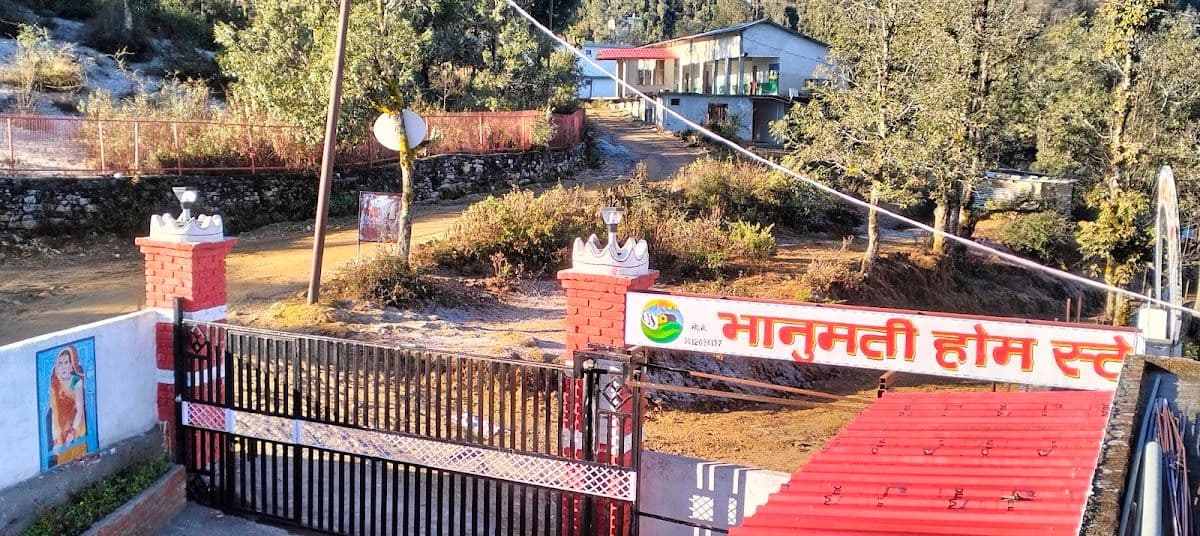 Himalaya View Homestay w/ Home Meals, Uttarakhand in Chaukori, Uttarakhand 8