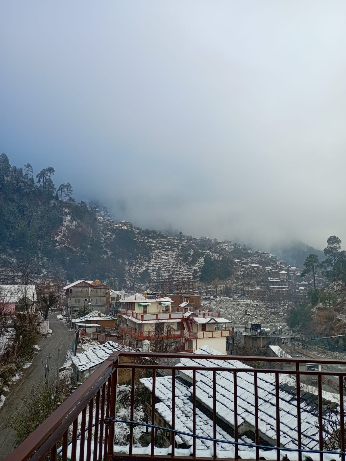 Riverside Homestay w/ Home Meals & Treks, HP in Banjar, HP 1