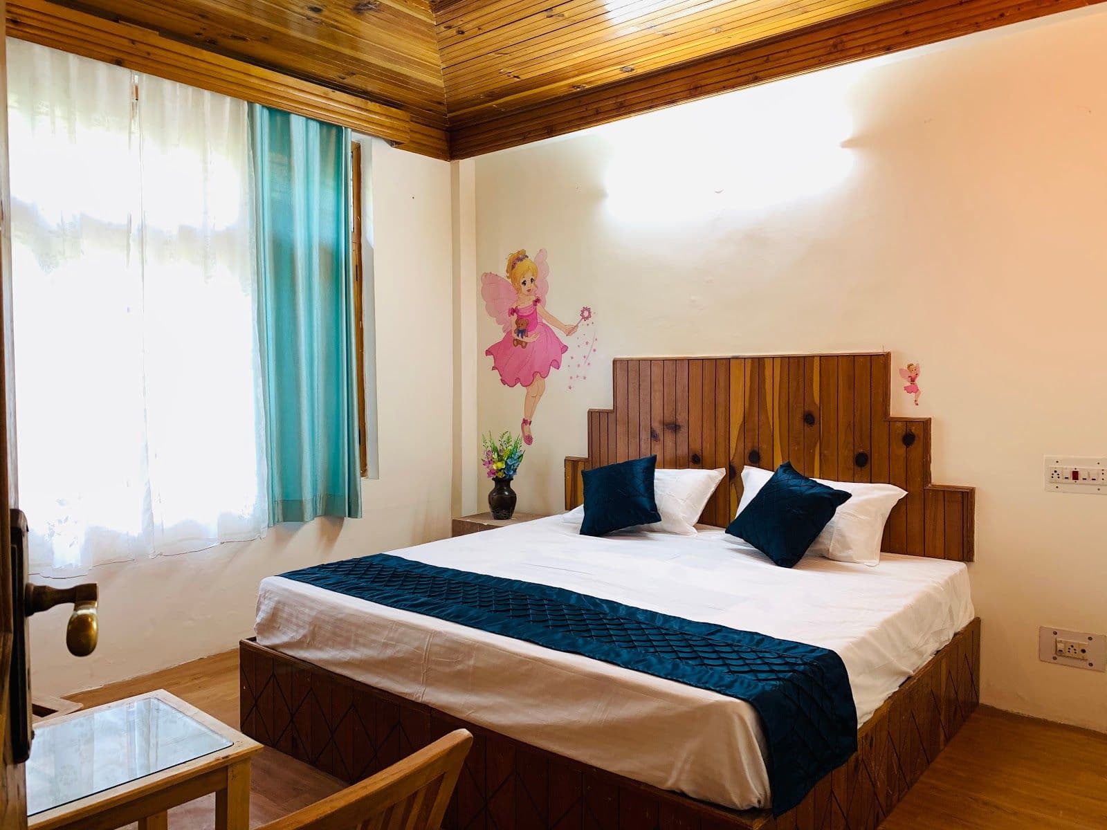 Homestay w/ Home Meals & Playful Dog, HP in Manali, HP 2