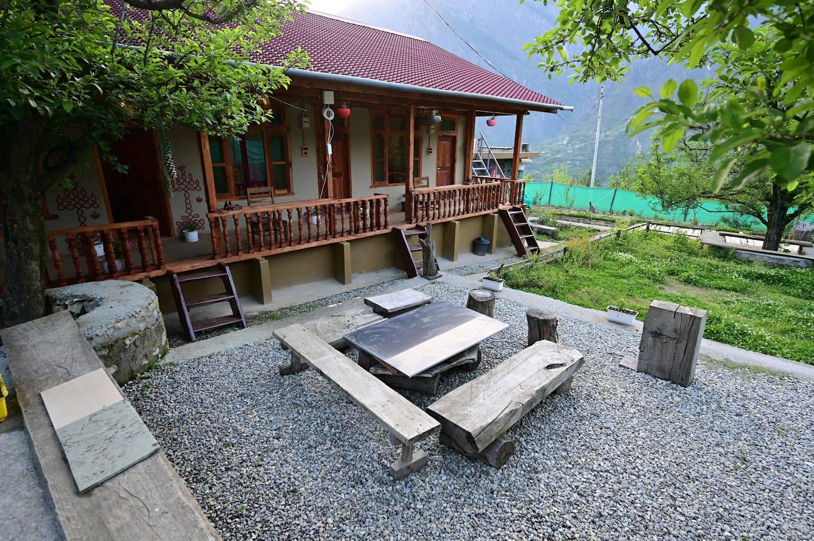 Wood & Cottage w/ Home Meals, HP - Jari, HP