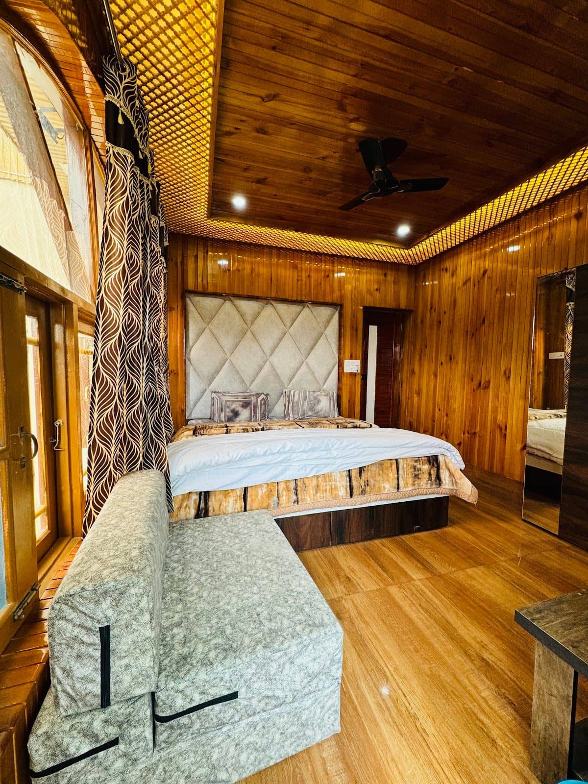 Mountain Resort w/ Hill Views & Home Meals, J&K - Pahalgam, J&K photo 4