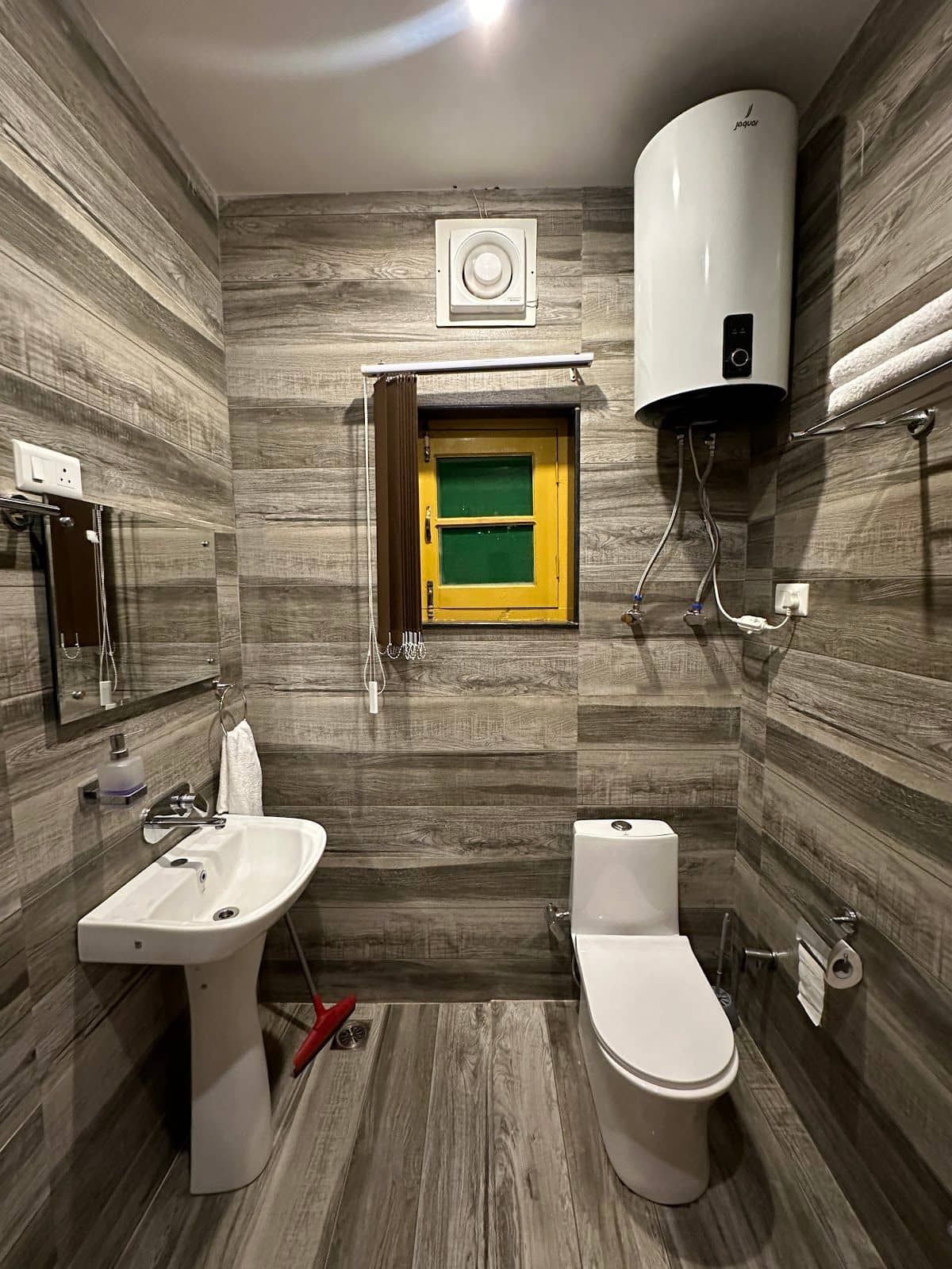 Orchard Cottage w/ Home Meals & River, Kashmir - Ganderbal, Kashmir photo 5