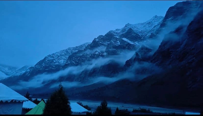 Hut & w/ Bonfire, HP in Jispa, HP 8