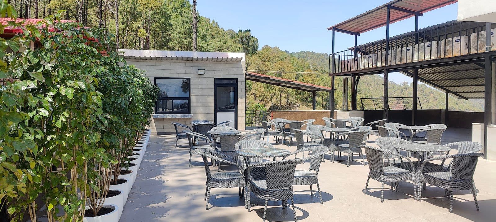 Hilltop Hotel w/ Valley Views & Service, HP in Gandhi Gram, HP 1