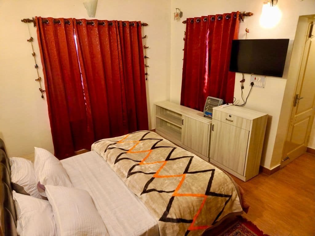 Spacious Homestay w/ Birdsong & Views, UT in Uttarakhand 8